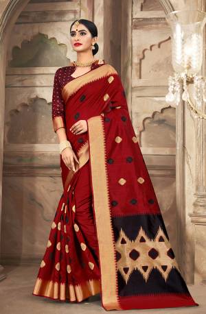 Celebrate This Festive Season With Beauty And Comfort Wearing This?Pretty Saree In Red Color Paired With Red & Black Colored Blouse. This Saree And Blouse Are Fabricated on Cotton Handloom Beautified With Weave. Buy This Saree Now.?