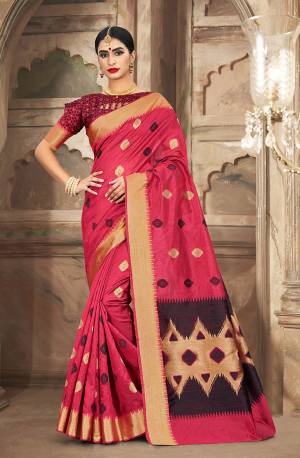 Flaunt Your Rich and Elegant Taste Wearing This Pretty Saree In Pink Color Paired With Pink & Black Colored Blouse. This Saree And Blouse Are Fabricated on Cotton Handloom Gives A Rich Look To Your Personality.