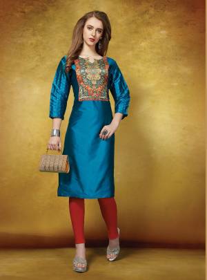 Here Is A Pretty Neck Printed Readymade Straight Kurti In Royal Blue Color. This Kurti Is Fabricated On Tafeta Art Silk and Also Available In All Regular Sizes. Buy Now.