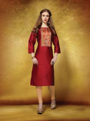 Here Is A Pretty Neck Printed Readymade Straight Kurti In Maroon Color. This Kurti Is Fabricated On Tafeta Art Silk and Also Available In All Regular Sizes. Buy Now.