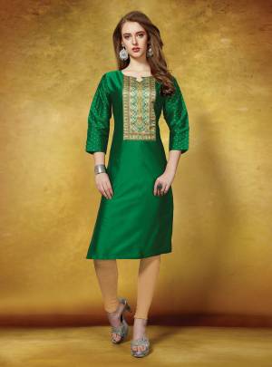 Here Is A Pretty Neck Printed Readymade Straight Kurti In Green Color. This Kurti Is Fabricated On Tafeta Art Silk and Also Available In All Regular Sizes. Buy Now.