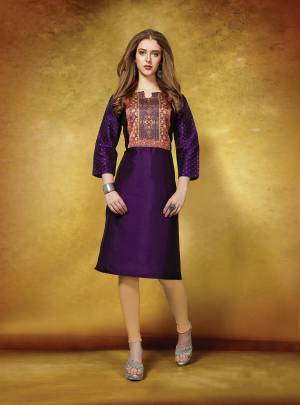 Here Is A Pretty Neck Printed Readymade Straight Kurti In Purple Color. This Kurti Is Fabricated On Tafeta Art Silk and Also Available In All Regular Sizes. Buy Now.