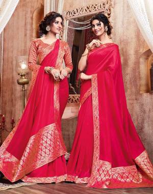 Celebrate This Festive Season With Beauty And Comfort Wearing This Simple And Elegant Looking Designer Saree In Dark Pink Color. This Saree Is Silk Based Paired With Jacquard Silk Fabricated Blouse