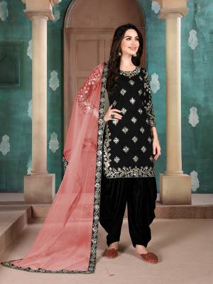Here Is An Attractive Looking Mirror Embroidered Heavy Designer Suit In Black Color Paired With Peach colored Dupatta. Its Top Is Fabricated On Art Silk Paired With Santoon Bottom And Net Fabricated Dupatta. Also, Its Dupatta Is Beautified With Embroidered Lace Border. 
