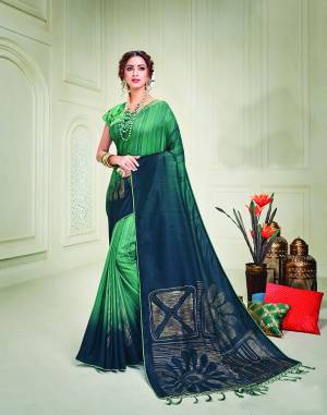 A gorgeous combination of green and navy blue makes this saree one-of-a-kind. With an uplifted short pallu in metallic gold foil detail, personify the very definition of beauty.