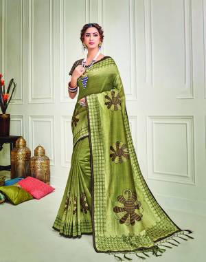 Redefine the very essence of elegance in this applique embroidered saree in a beautiful shade of light green. Drape it in a classic nivi drape or a falling pallu style , the versatality of this saree will always make you look wonderful. 