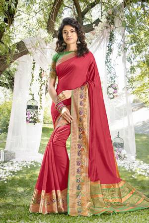 Look Pretty In This Beautiful Saree In Dark Pink Color Paired With Green Colored Blouse. This Saree and Blouse Are Fabricated On Khadi Silk Beautified With Weaved Border. Buy Now.