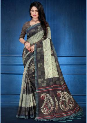 For Your Semi-Casual Wear, Grab This Printed Saree Multi Color. This printed Saree And Blouse Are Fabricated On Handloom Silk Which Is Gives Rich Look To Your Personality. Also It Is Durable And Easy To Care For. 