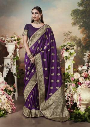 For A Royal Look, Grab This Designer Silk Based Saree In Purple Color. This Heavy Weaved Saree Is Fabricated On Banarasi Silk Paired With Art Silk Fabricated Blouse. Pair This Up Pearl Or Stone Accessories For A Complete Rich Look.