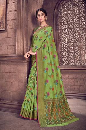 Look Pretty In This Pretty Green Colored Designer Saree. This Saree And Blouse Are Fabricated On Cotton Handloom Beautified With Weave. Buy Now.