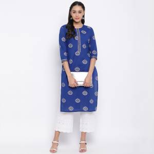 Grab This Readymade Kurti In Royal Blue  Color For Your Casual Or Semi-Casual Which Is Fabricated On Cotton. This Kurti Is Light In Weight And Also Its Fabric Ensures Superb And Its Easy To Care For.