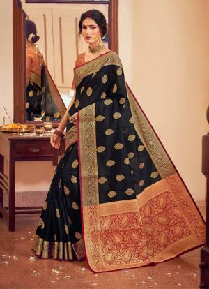Celebrate This Festive Season In A Lovely Traditional Look Wearing This Designer saree In Black Color Paired With Dark Pink Colored Blouse. This Saree And Blouse Are Fabricated On Handloom Silk Beautified With Heavy Weave.