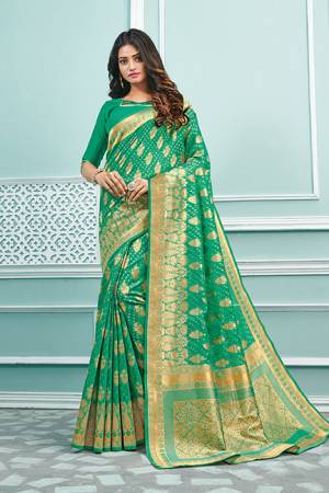 Celebrate This Festive Season Wearing This Pretty Saree In Sea Green Color. This Saree And Blouse Are Fabricated On Cotton Handloom Beautified With Weave.