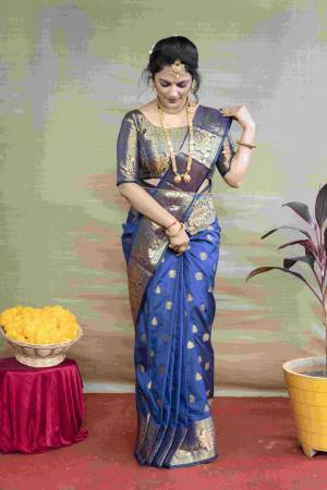 Look Pretty Wearing This Lovely Designer Saree