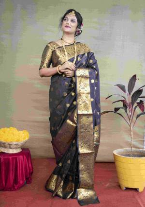 Look Pretty Wearing This Lovely Designer Saree