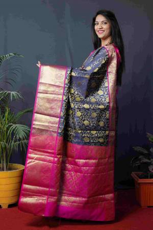 Look Pretty Wearing This Lovely Designer Saree