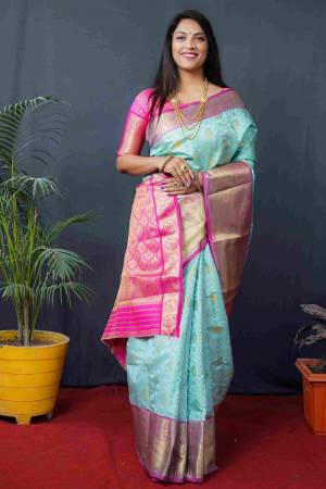 Look Pretty Wearing This Lovely Designer Saree