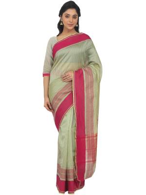 Look Pretty Wearing This Lovely Designer Saree