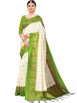 Look Pretty Wearing This Lovely Designer Saree