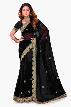 Look Pretty Wearing This Lovely Designer Saree