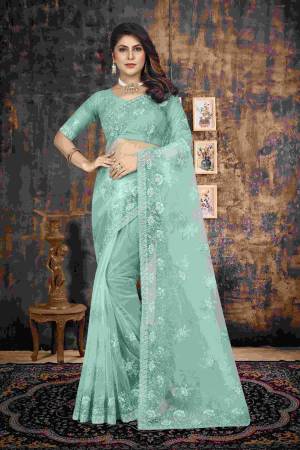 Look Pretty Wearing This Lovely Designer Saree