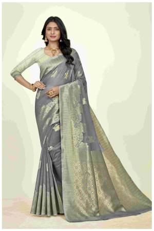 Look Pretty Wearing This Lovely Designer Saree