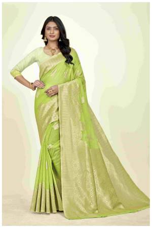 Look Pretty Wearing This Lovely Designer Saree