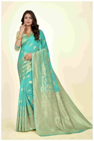 Look Pretty Wearing This Lovely Designer Saree