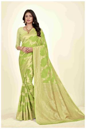 Look Pretty Wearing This Lovely Designer Saree