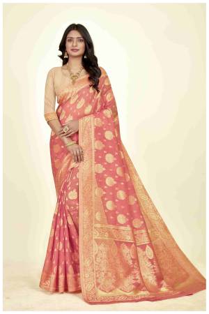 Look Pretty Wearing This Lovely Designer Saree