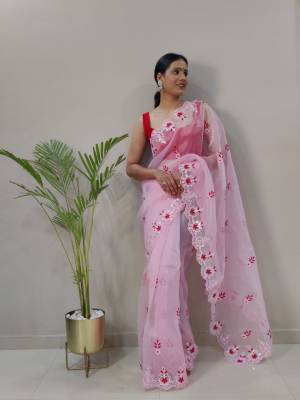 Look Pretty Wearing This Lovely Designer Saree