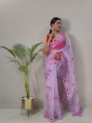 Look Pretty Wearing This Lovely Designer Saree