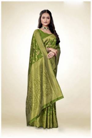 Look Pretty Wearing This Lovely Designer Saree