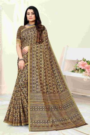 Look Pretty Wearing This Lovely Designer Saree