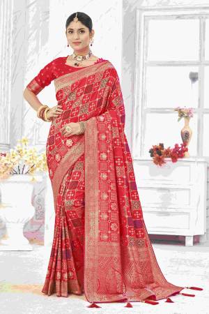 Look Pretty Wearing This Lovely Designer Saree