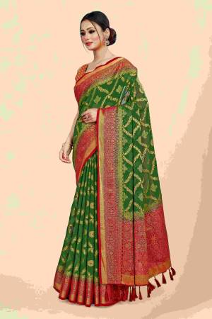 Look Pretty Wearing This Lovely Designer Saree