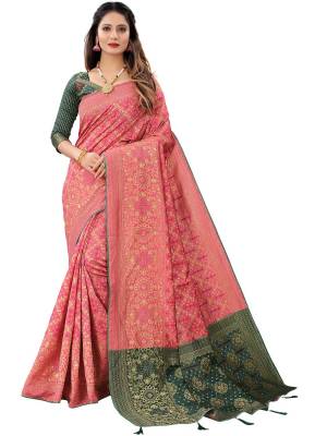 Look Pretty Wearing This Lovely Designer  Saree Collection Here
