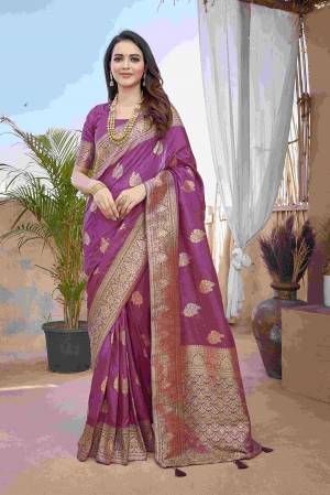 Look Pretty Wearing This Lovely Designer   Saree