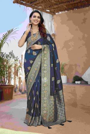 Look Pretty Wearing This Lovely Designer   Saree