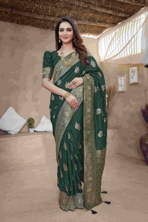 Look Pretty Wearing This Lovely Designer   Saree