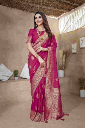 Look Pretty Wearing This Lovely Designer   Saree