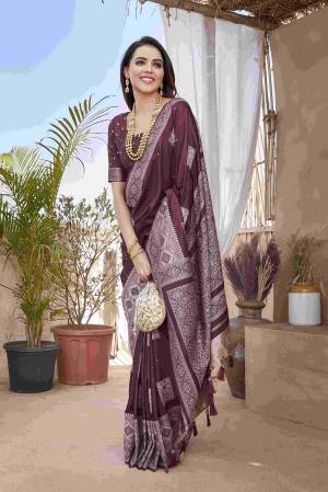 Look Pretty Wearing This Lovely Designer   Saree