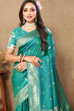 Look Pretty Wearing This Lovely Designer  Saree