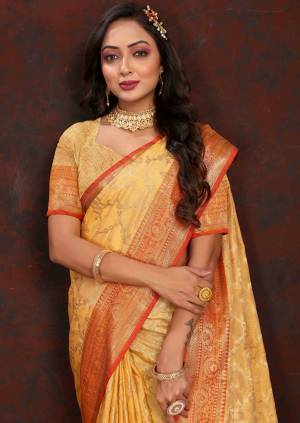 Look Pretty Wearing This Lovely Designer  Saree