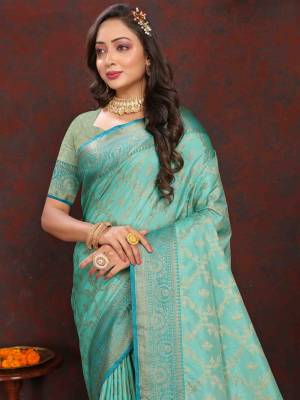 Look Pretty Wearing This Lovely Designer  Saree