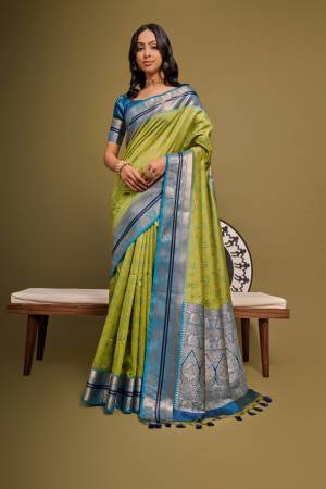 Look Pretty Wearing This Lovely Designer  Saree