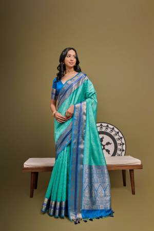 Look Pretty Wearing This Lovely Designer  Saree