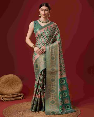 Look Pretty Wearing This Lovely Designer  Saree