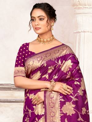 Look Pretty Wearing This Lovely Designer  Saree