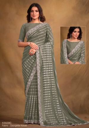 Look Pretty Wearing This Lovely Designer  Saree